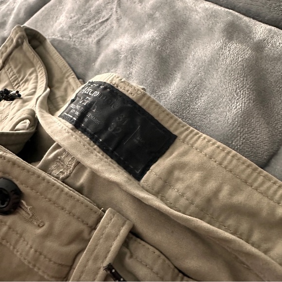 Men’s Abercrombie Beige Tactical Cargo Pants Size 31x32 - Picture 5 of 6